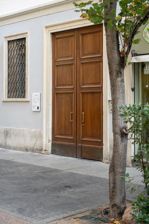 Varese Suites Екстериор снимка