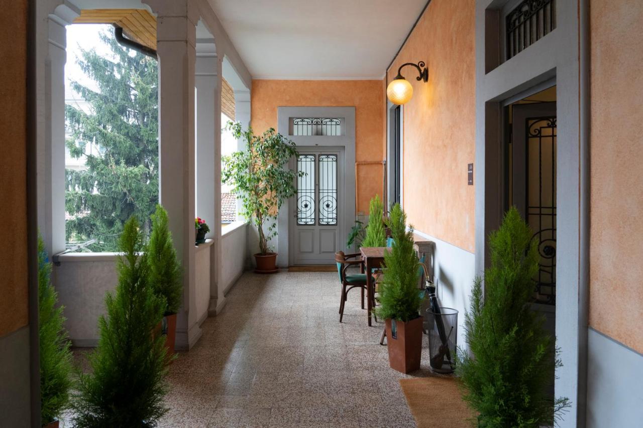 Varese Suites Екстериор снимка